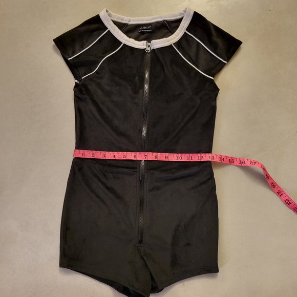 Out from Under Rockie Velour Zip front romper XS - Picture 4 of 14
